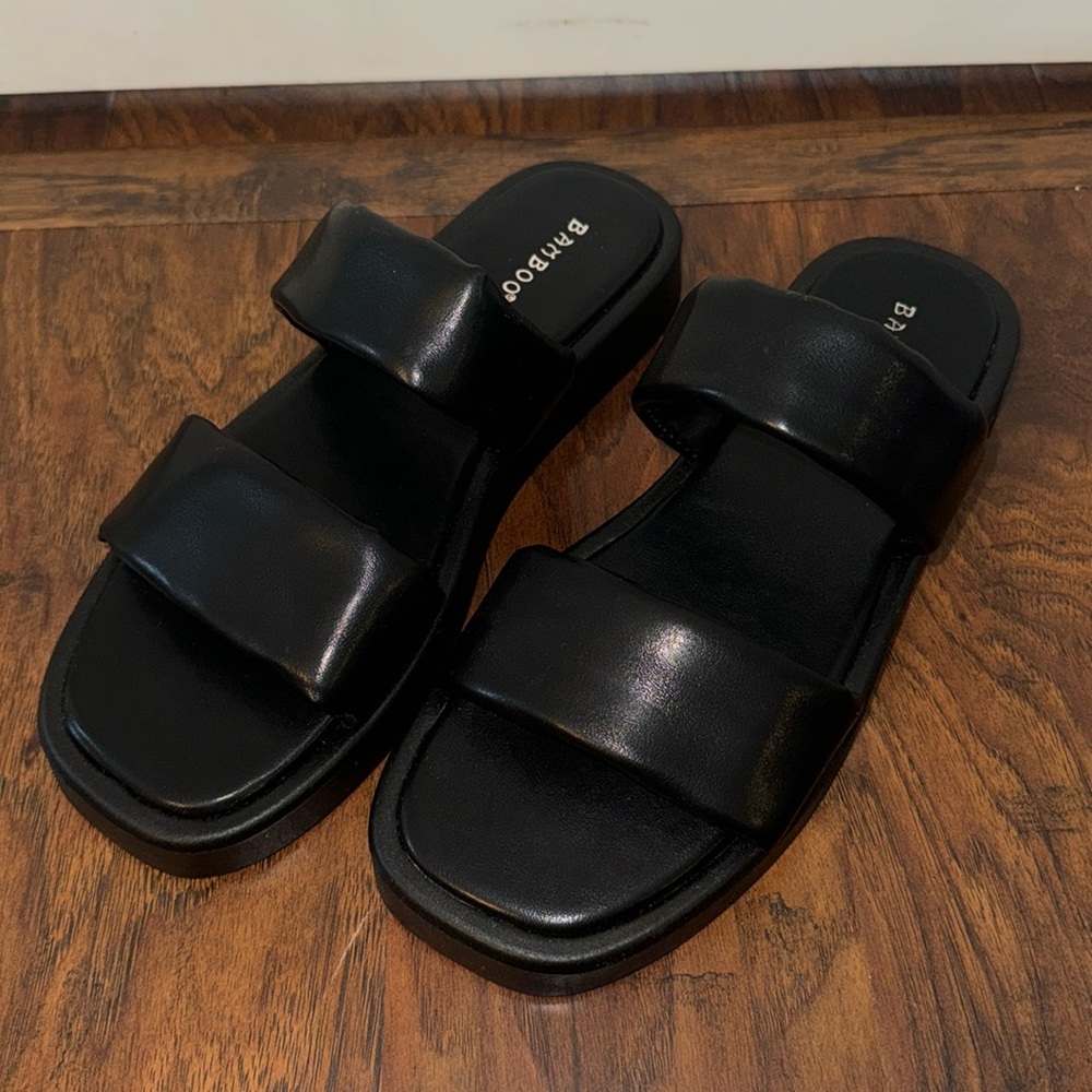 Women’s black sandals